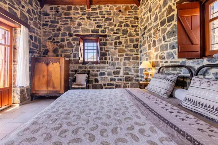 Traditional Stone House By The Sea... Kapetaniana Екстер'єр фото