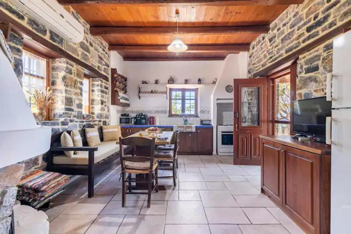 Traditional Stone House By The Sea... Kapetaniana Екстер'єр фото